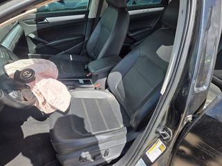 2012 Volkswagen Passat 2.5L SE - Interior Front Seat Image